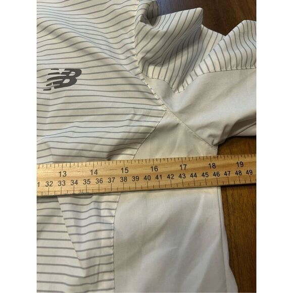New Balance Women’s Gray White Striped Windbreaker Jacket Full Zip Size Small - Picture 10 of 11